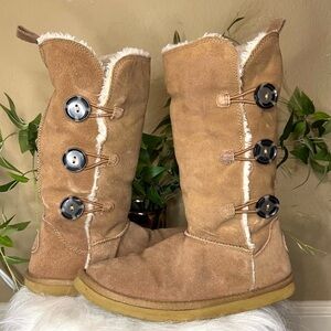 AMERICAN EAGLE Tan Suede Fuzzy Lined Boots with Button Detail Size 8